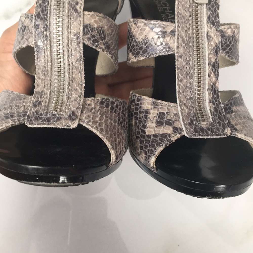 MICHAEL Michael Kors Berkley T-Strap Leather High Heel Sandal Size 7M - Picture 5 of 7